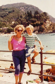 In Parga/Nordwest-Griechenland mit Sohn - 1983