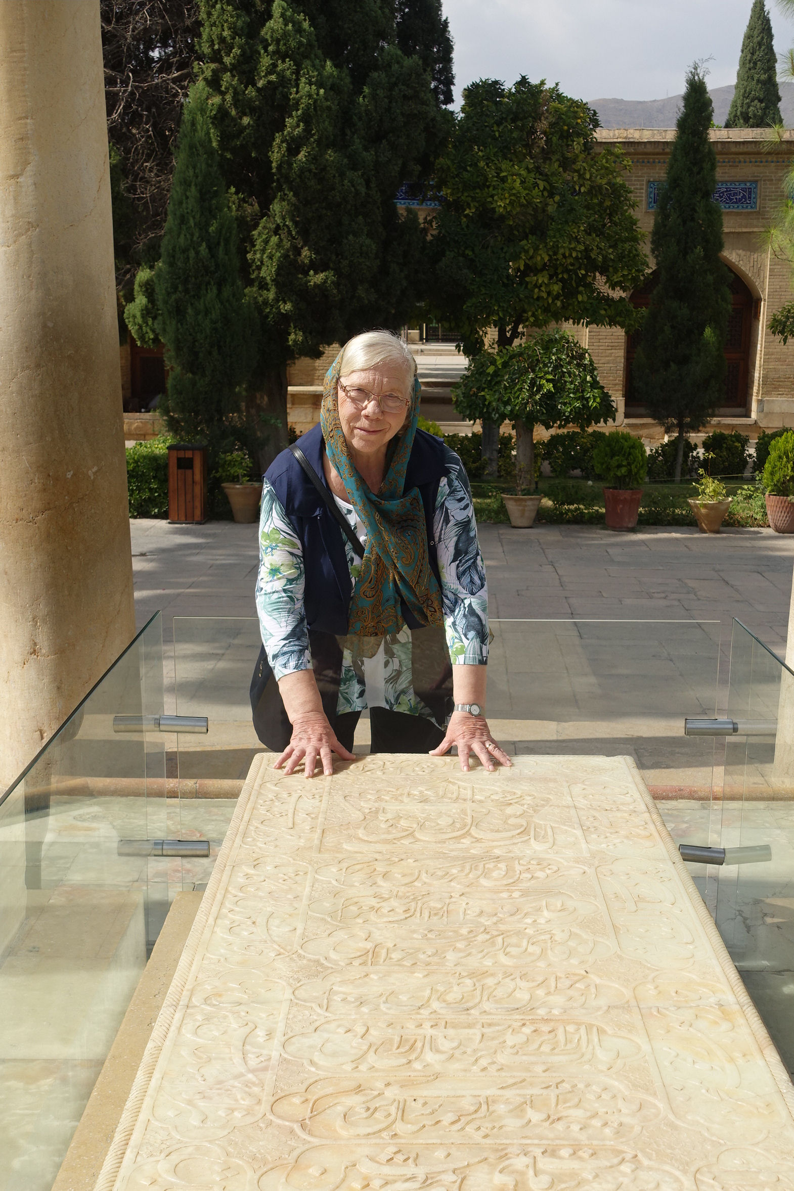 Am Grabschrein des Dichters Hafis in Shiraz - Mitte Okt. 2019