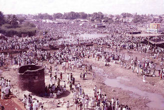 Madurai/Südindien: Tempelfest des Menakshi-Tempels mit Bad der Göttinen-Statue im Fluss - 1967
