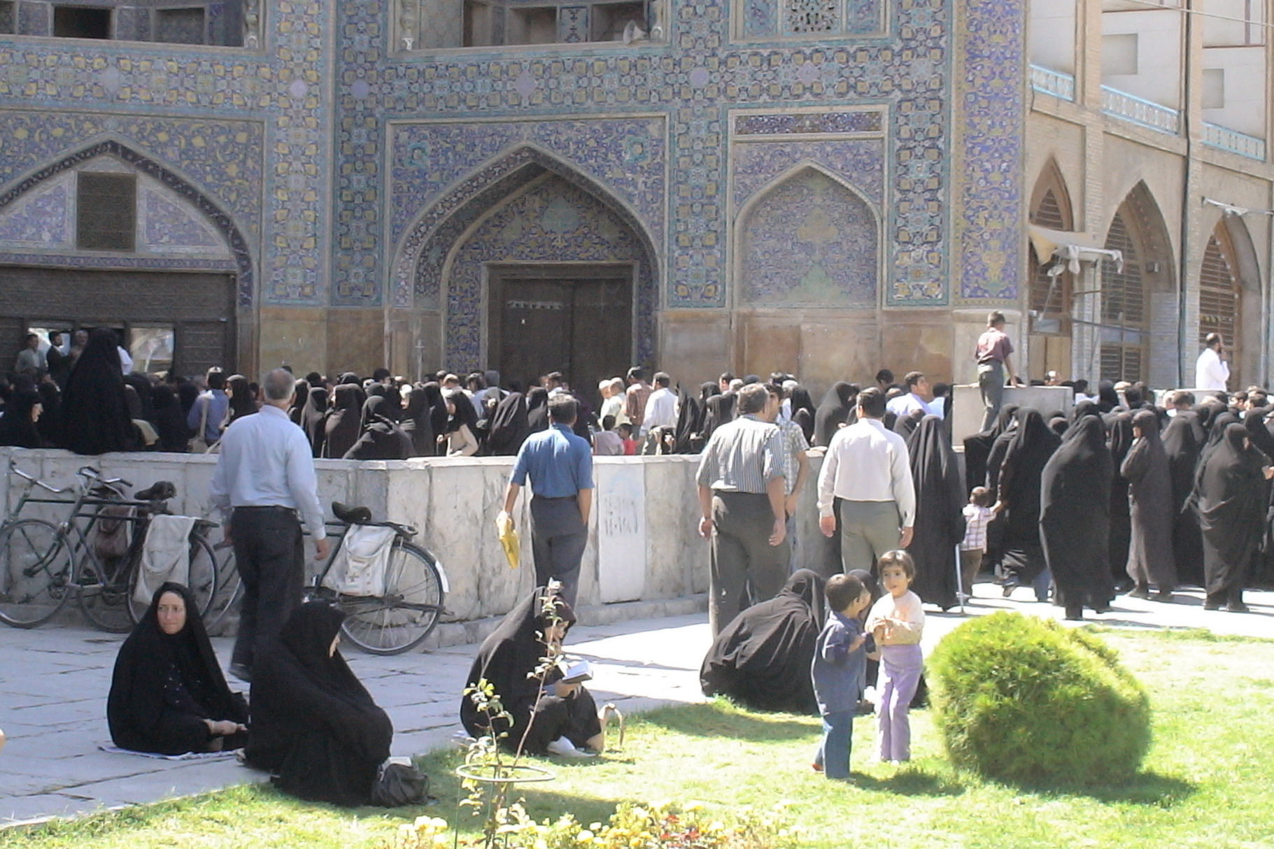 Isfahan, zum Gebet in der Imam-Moschee zu Ramadanbeginn