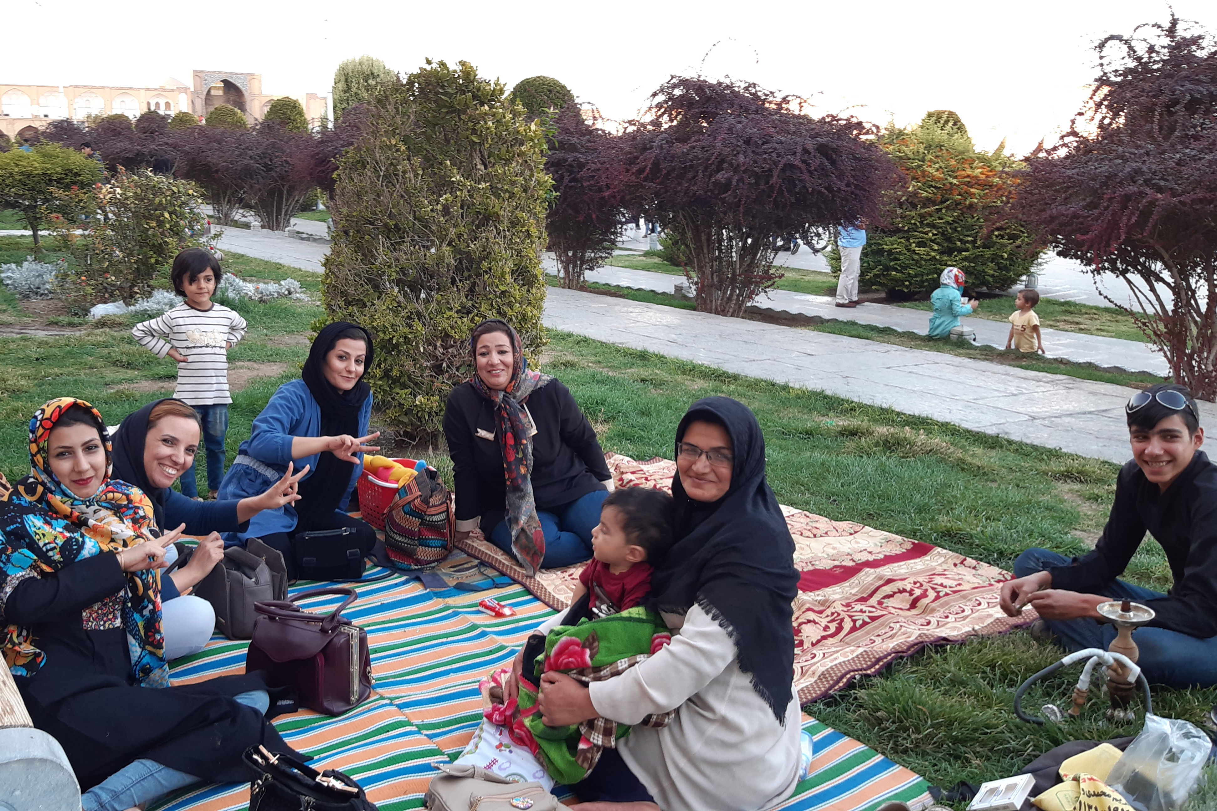 Familien-Picknick auf dem Shah-Platz in Isfahan