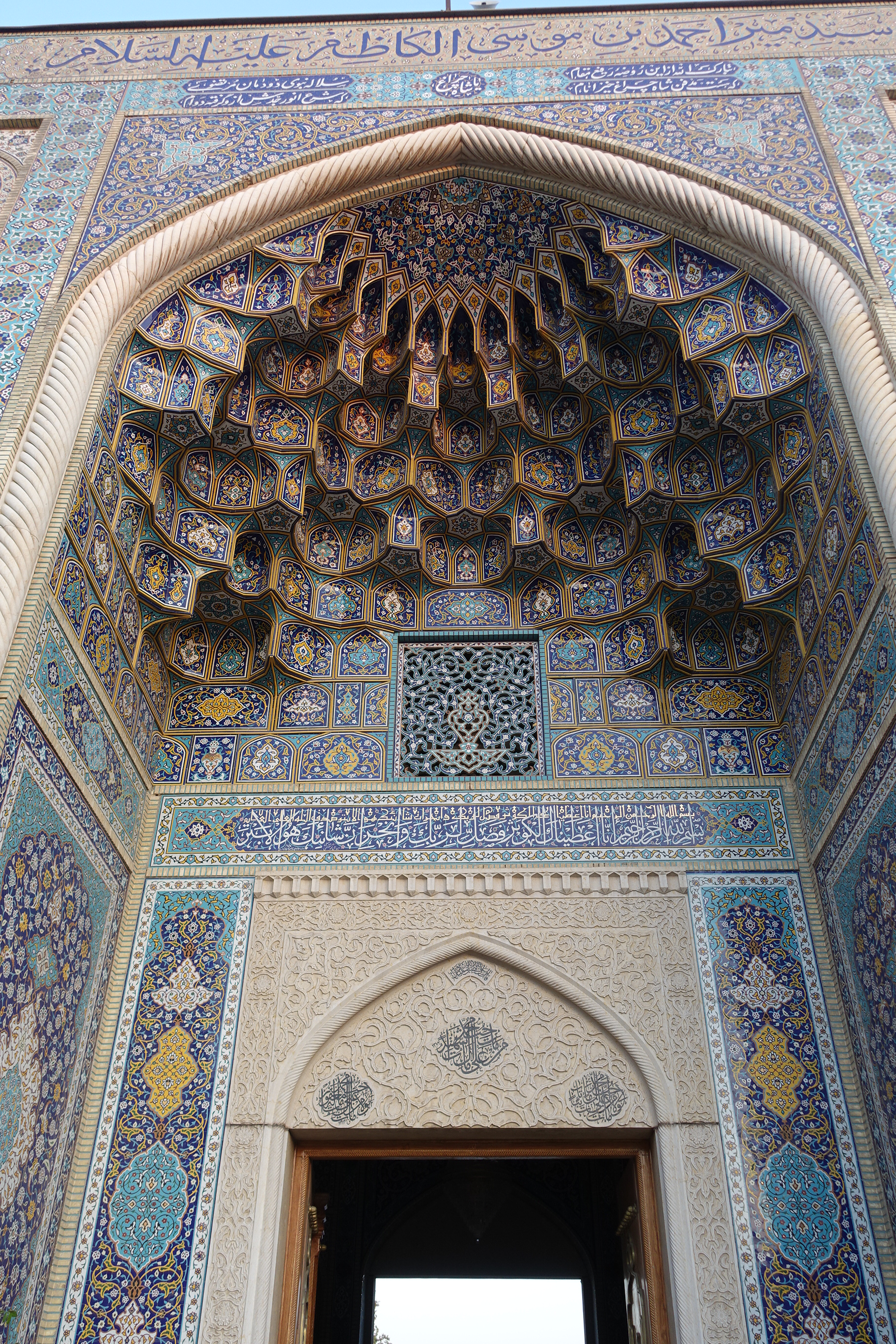 Eingangsliwan (Pishtak) im ShahCheraqMausoleum