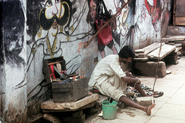 Schuster in den Gassen von Benares Schuster in den Gassen von Benares