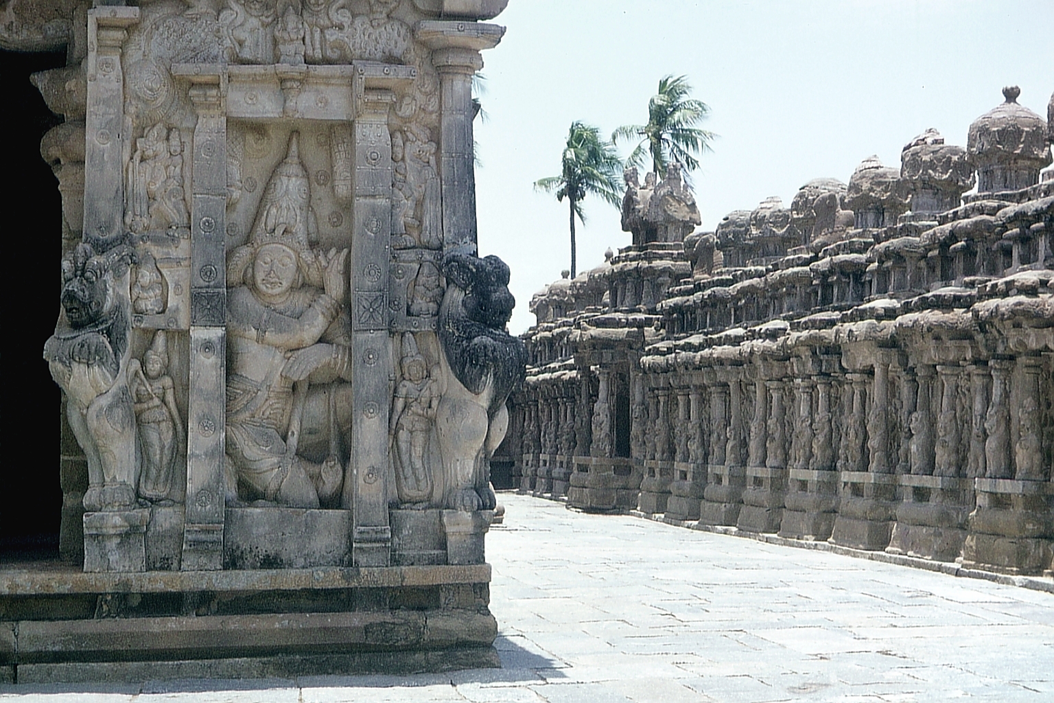 Umgang im Kailasanatha-Tempel in Kanchipuram Umgang im Kailasanatha-Tempel in Kanchipuram